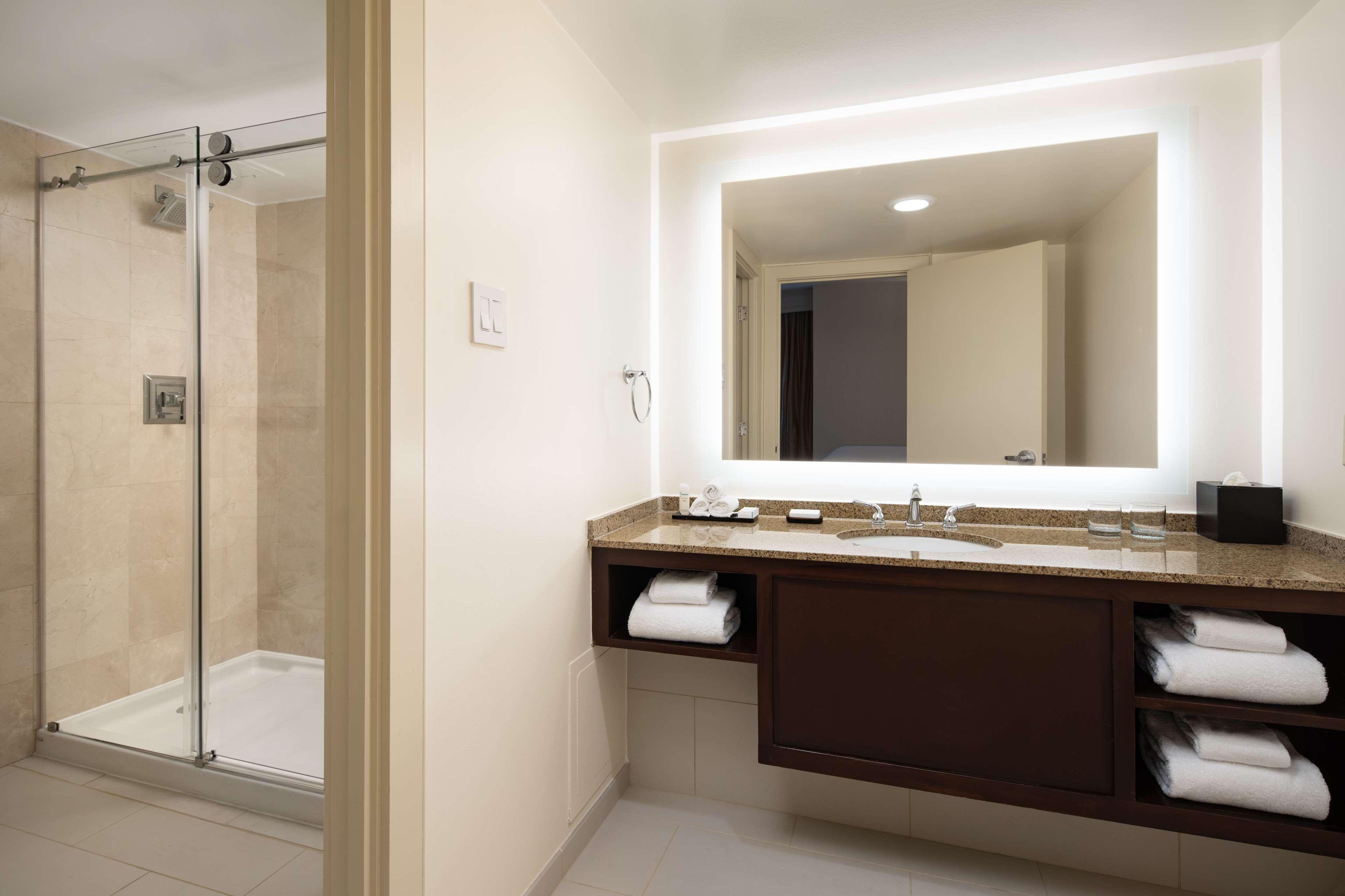 เอ็มบาสซี สวีท บาย ฮิลตัน นิวออร์ลีนส์ Hotel ภายนอก รูปภาพ