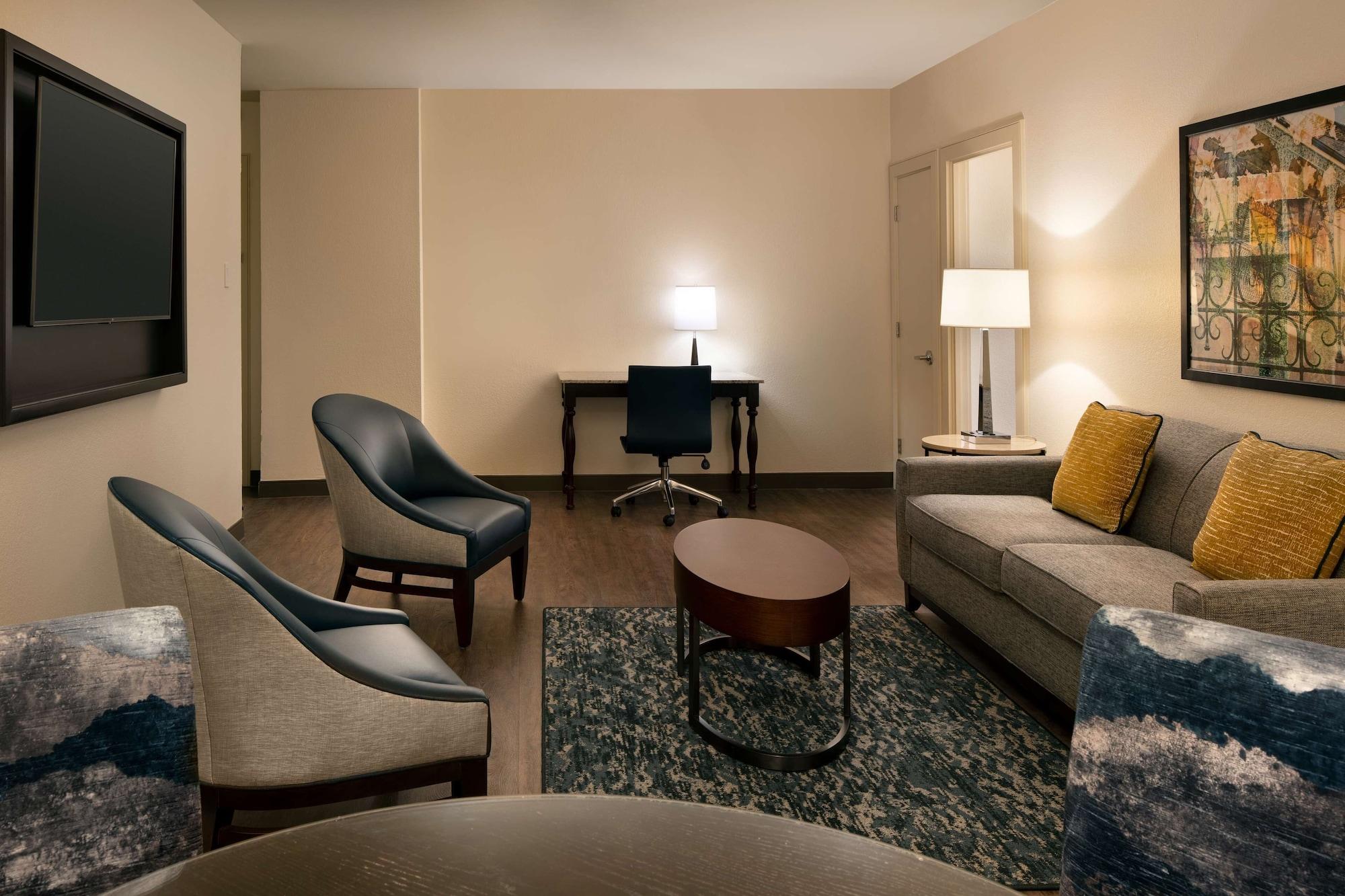 เอ็มบาสซี สวีท บาย ฮิลตัน นิวออร์ลีนส์ Hotel ภายนอก รูปภาพ