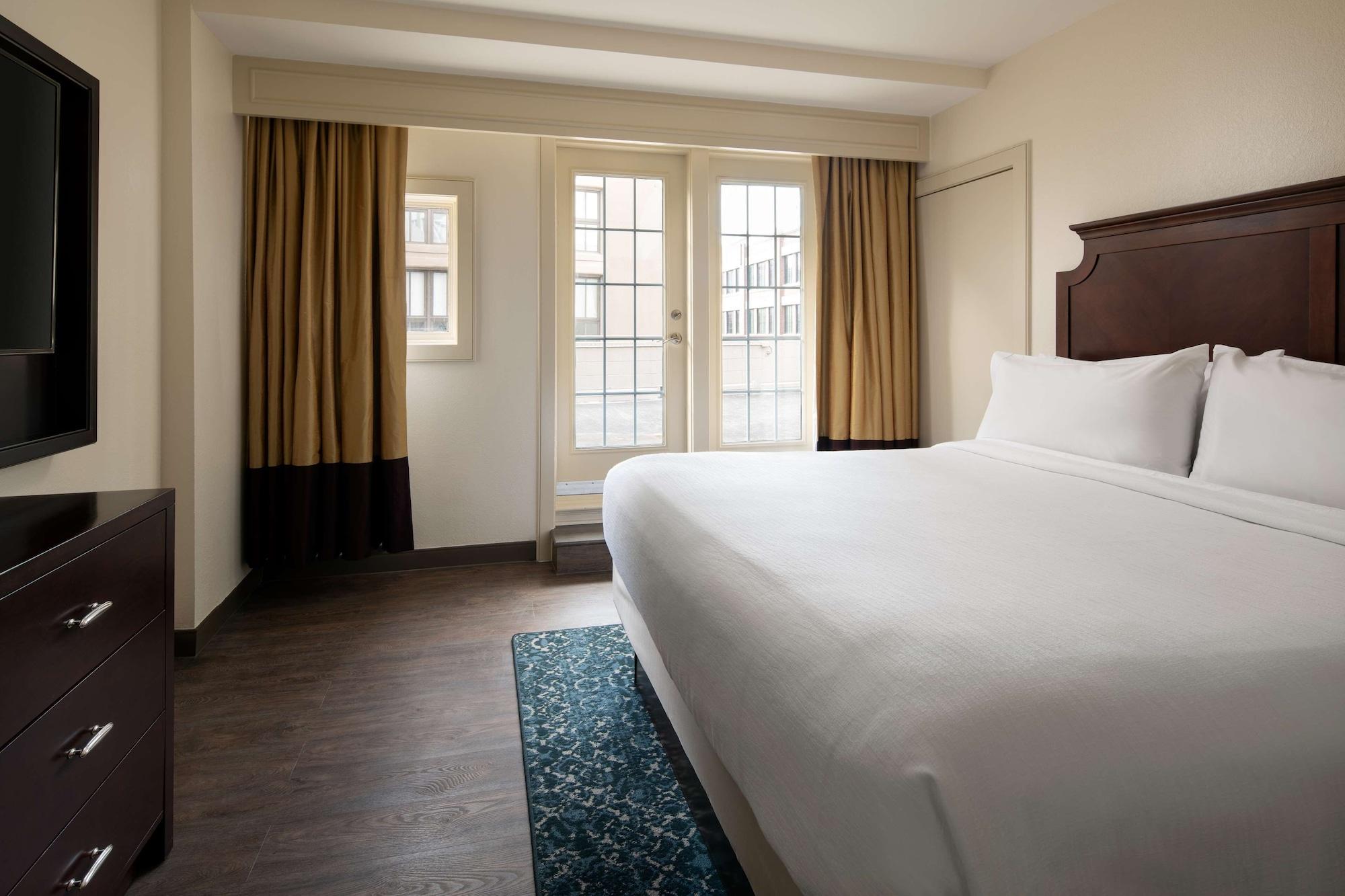 เอ็มบาสซี สวีท บาย ฮิลตัน นิวออร์ลีนส์ Hotel ภายนอก รูปภาพ
