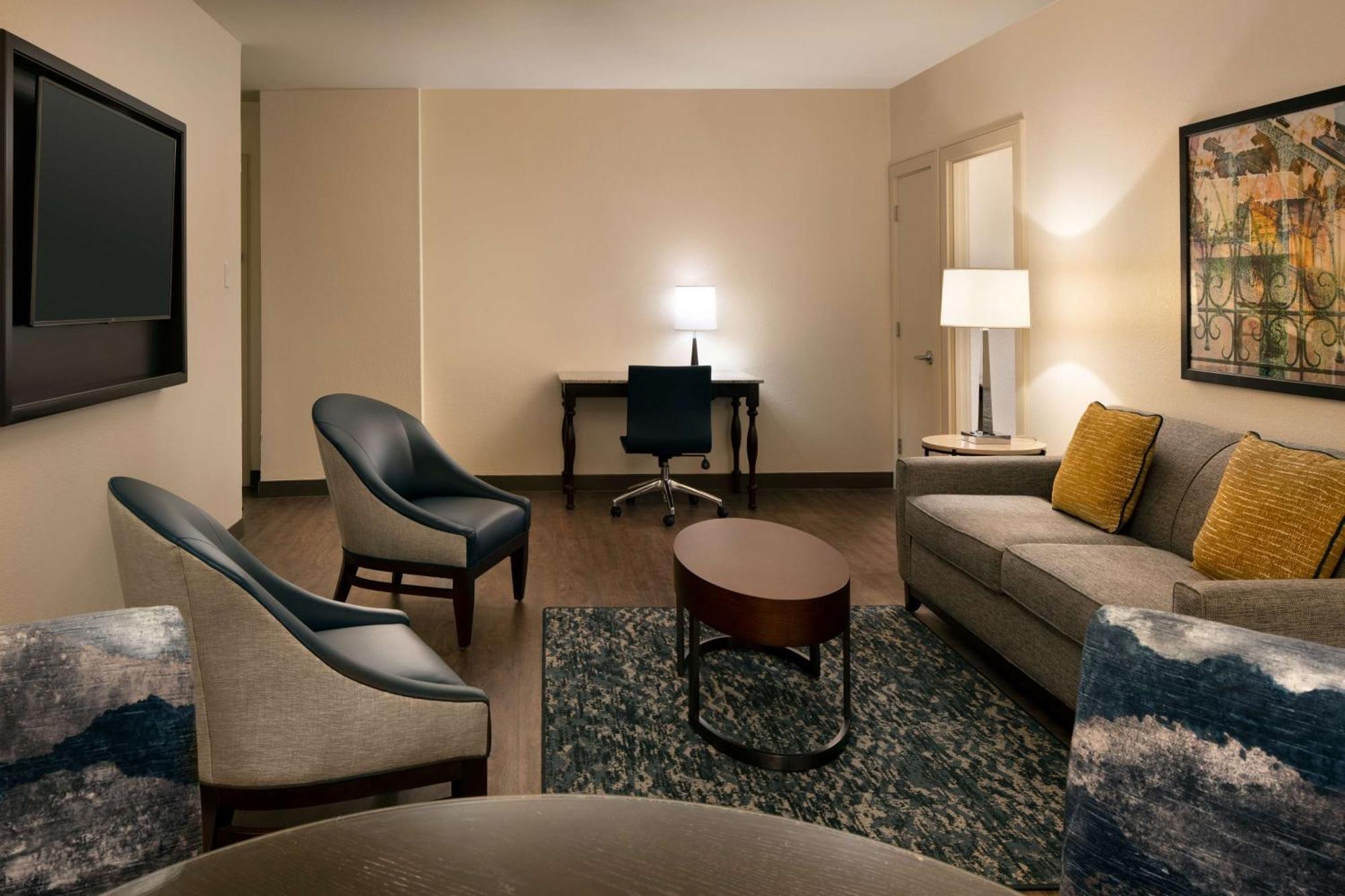 เอ็มบาสซี สวีท บาย ฮิลตัน นิวออร์ลีนส์ Hotel ภายนอก รูปภาพ